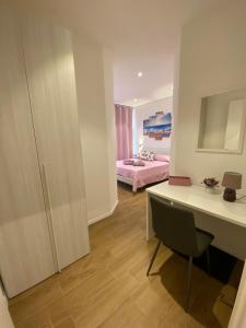 A bed or beds in a room at Le Calette 105