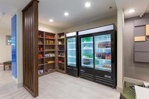 Holiday Inn Express & Suites Arlington North – Stadium Area, an IHG Hotel
