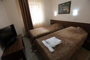 Ένα ή περισσότερα κρεβάτια σε δωμάτιο στο Hotel Kratis