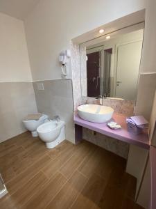A bathroom at Le Calette 105