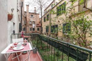 Balkón alebo terasa v ubytovaní Ca' Cordoni - Charming Place in the heart of Venice