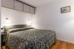 A bed or beds in a room at Ca' Cordoni - Charming Place in the heart of Venice
