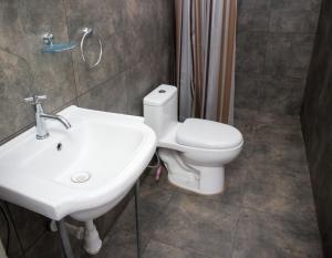 Vonios kambarys apgyvendinimo įstaigoje Lunawasi Hospedaje