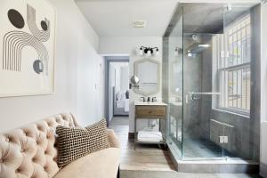 Ванная комната в Sonder The Wellesley
