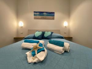 A bed or beds in a room at Le Calette 105