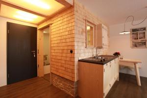 Kuchyň nebo kuchyňský kout v ubytování Landhaus Bromm