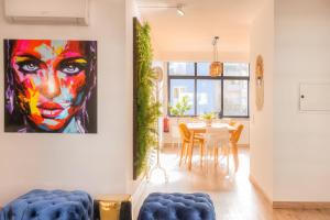 a living room with a painting of a woman at Barra Apartament Design in Gafanha da Nazaré