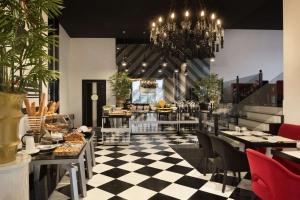 Restaurace v ubytování Ramada Hotel & Suites Sisli