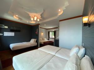 Кровать или кровати в номере Sinsamut Koh Samed