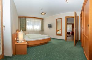 Postel nebo postele na pokoji v ubytování Hotel Garni Elisabeth