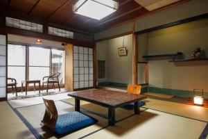Posezení v ubytování Seikiro Ryokan Historical Museum Hotel