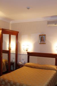 Postel nebo postele na pokoji v ubytování Hotel Genio + 36 fotografií