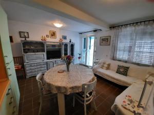 a living room with a table and a couch at Apartment Baratula in Murter