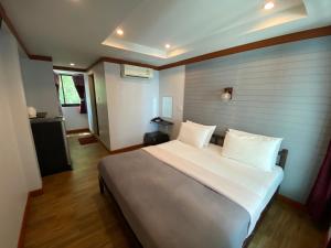 Postel nebo postele na pokoji v ubytování Sinsamut Koh Samed
