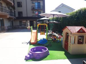 Zona de joacă pentru copii de la Vila Medeea