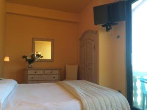 Postel nebo postele na pokoji v ubytování Hotel La Playa Blanca