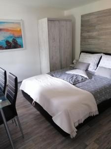 Postel nebo postele na pokoji v ubytování NATA Apartman