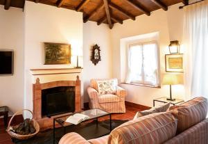 a living room with a couch and a fireplace at Hotel Rural Monte da Provença in Elvas