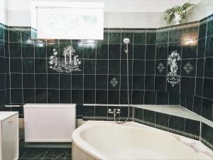 A bathroom at Júlia Vendégház
