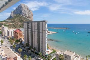 a view of a beach with a mountain in the background at Sotavento Atico Calpe in Calpe