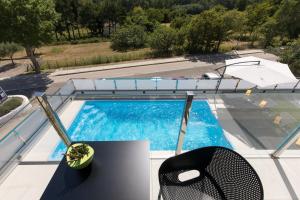 Bazén v ubytování Villa Supernus with Heated Pool nebo v jeho okolí