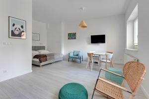 a living room with a bed and a table and chairs at Grand Apartments - Studio Apartment 50 m from Monte Cassino in Sopot