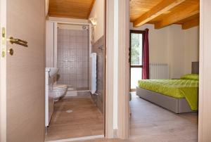 Ein Bett oder Betten in einem Zimmer der Unterkunft Dimora nel bosco