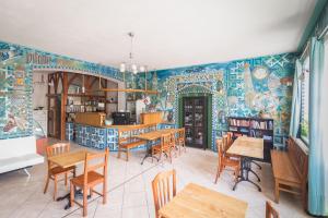 Lounge nebo bar v ubytování Penzion U Dačické brány
