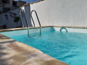 The swimming pool at or close to Casa Rural tía Salomé