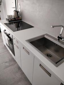 A kitchen or kitchenette at Nea Stira Studios Kondilia