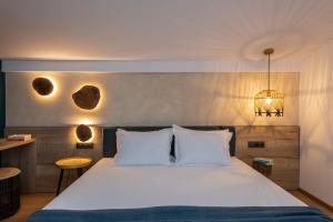 A bed or beds in a room at Utopia Forest