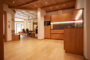 A kitchen or kitchenette at Peil HighEnd-Basic apartments