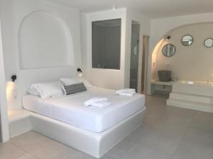 A bed or beds in a room at Quartano Luxury Cycladic Residence, Adults Only (13+)