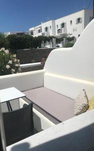 A balcony or terrace at Quartano Luxury Cycladic Residence, Adults Only (13+)