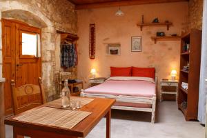 Cama ou camas em um quarto em The Stone House in Aspro