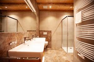 A bathroom at Peil HighEnd-Basic apartments Még 17 kép