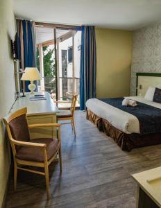 Llit o llits en una habitació de Au Grand Hôtel de Sarlat - Pavillon de SELVES