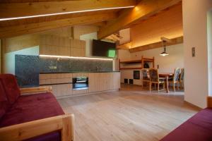 A kitchen or kitchenette at Peil HighEnd-Basic apartments