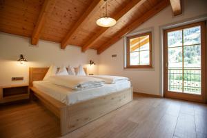 A bed or beds in a room at Peil HighEnd-Basic apartments