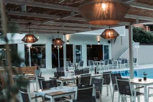 A restaurant or other place to eat at Dominoes Corfu