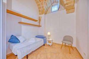 A bed or beds in a room at Corte Anibaldi Apartment Még 3 kép