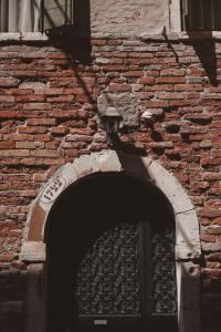 a brick building with a doorway with a light above it at Casa Vacanze Angolo 'Sconto in Venice