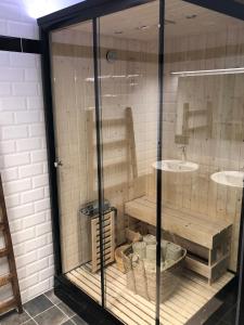 Ein Badezimmer in der Unterkunft De Konik