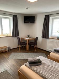 a room with a table and a table and chairs at Pension Zur Alten Post in Untermeitingen