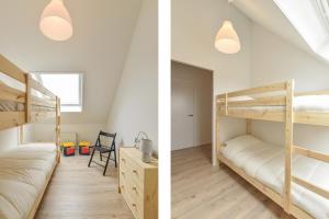 a room with two bunk beds and a desk at Royaal appartement in het centrum van Yerseke in Yerseke