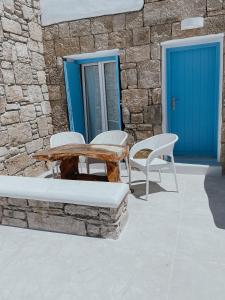 Patio alebo iná vonkajšia časť ubytovania Eternal Suites