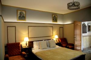 En eller flere senge i et værelse på Vintage Apartment - Ultracentral, 2 dormitoare