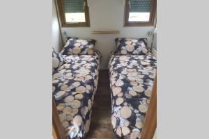Postel nebo postele na pokoji v ubytování Stuyvesanthof scheldeoord chalet 710