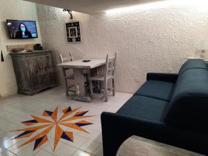 A television and/or entertainment centre at Il Nido 1