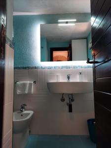 A bathroom at Il Nido 1